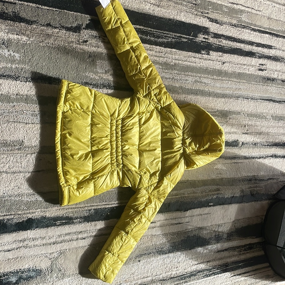 Kenneth Cole Puffer Jacket. - Picture 5 of 7